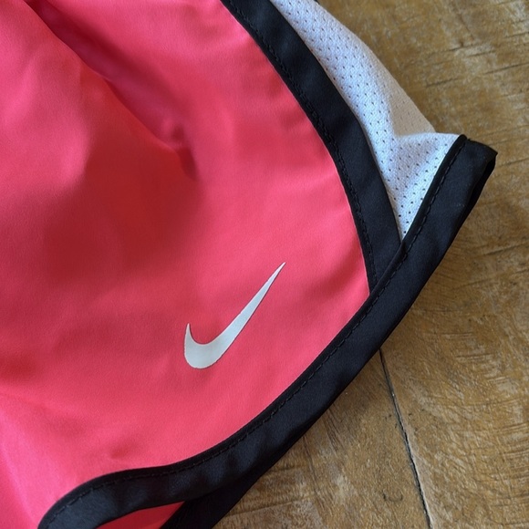 Nike Girls Vibrant Pink Athletic Shorts 3t - Picture 3 of 6